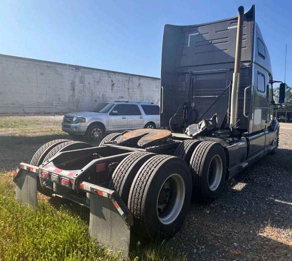 2020 Volvo VNL 860 - Image 5