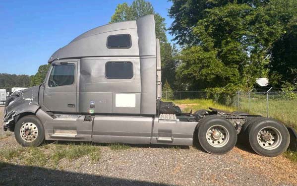 2020 Volvo VNL 860 - Image 6