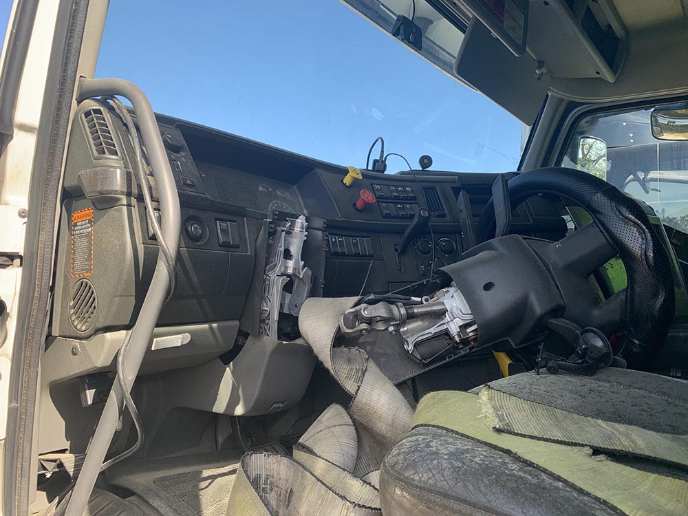 2020 Volvo VNL860 - Image 18