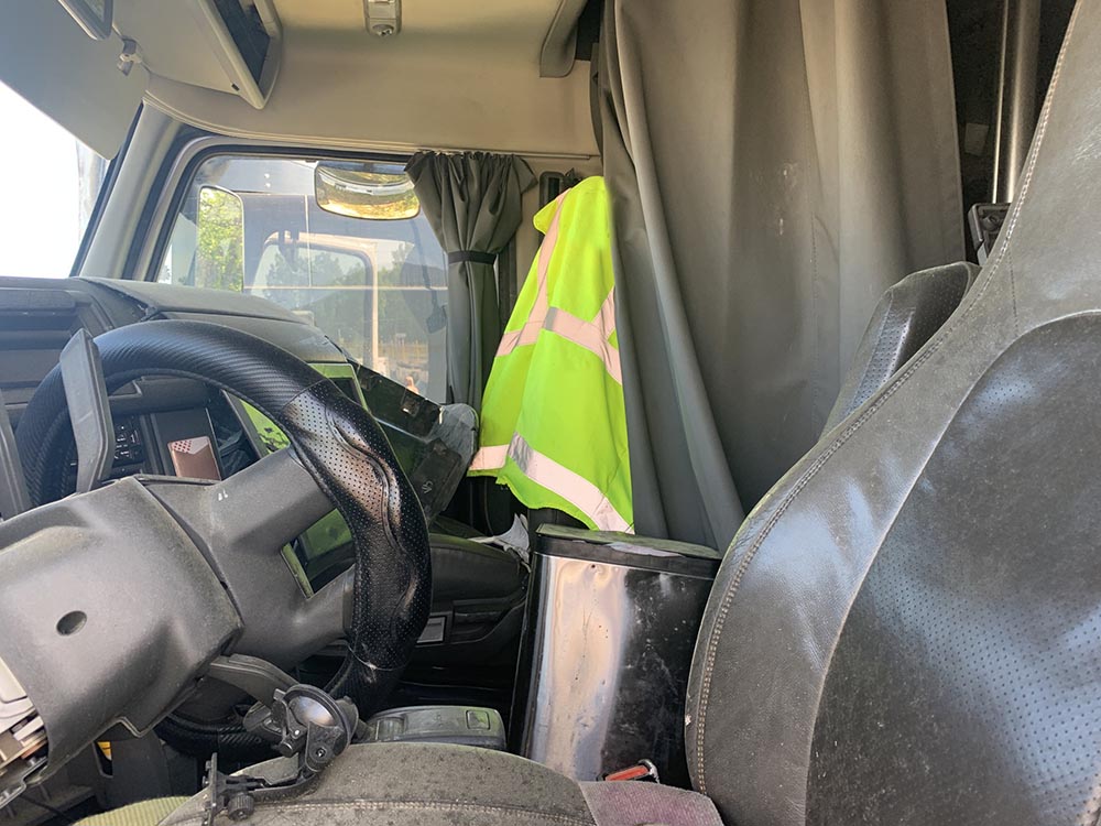 2020 Volvo VNL860 - Image 19