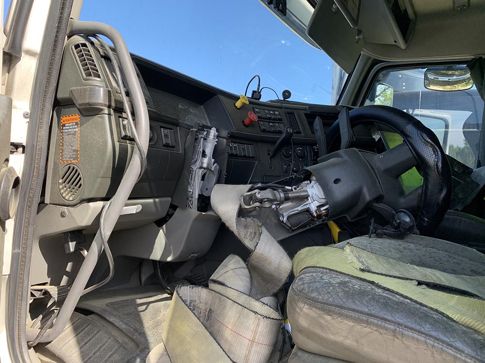 2020 Volvo VNL860 - Image 20