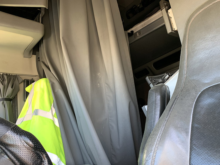 2020 Volvo VNL860 - Image 21