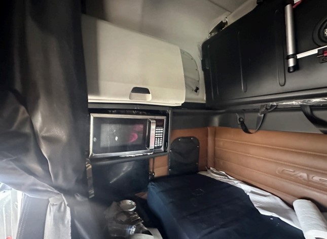 2021 Freightliner Cascadia - Image 11