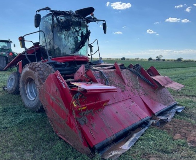2021 Massey Ferguson WR9980 Swather - Image 4