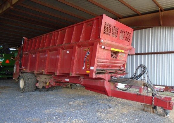 2022 Meyer CropMax 9524 Manure Spreader