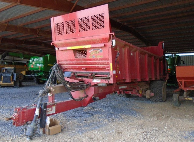 2022 Meyer CropMax 9524 Manure Spreader - Image 3