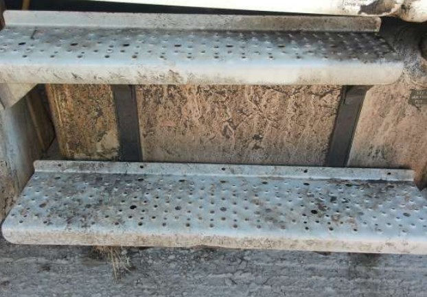 2023 Freightliner M2-106 Box Truck - Image 33