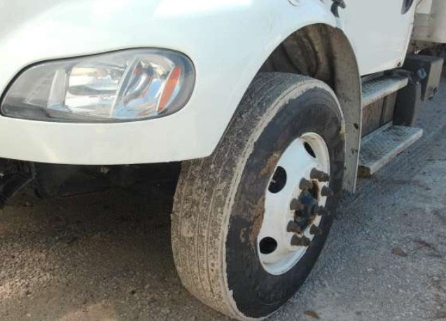 2023 Freightliner M2-106 Box Truck - Image 4