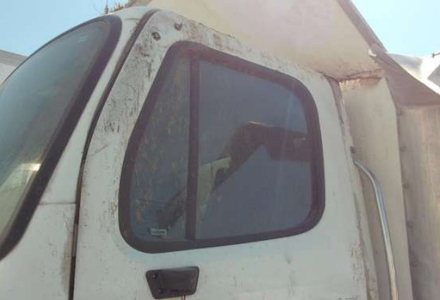 2023 Freightliner M2-106 Box Truck - Image 6