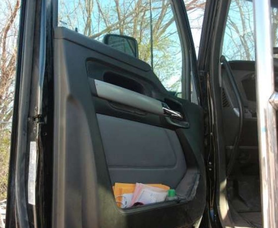 2025 Kenworth T880 Dump Truck - Image 11