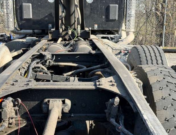 2025 Kenworth T880 Dump Truck - Image 24