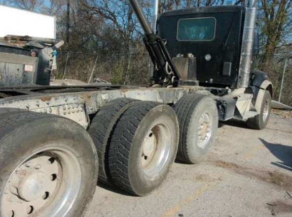 2025 Kenworth T880 Dump Truck - Image 5