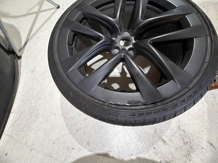 2025 Tesla Model S - Image 15