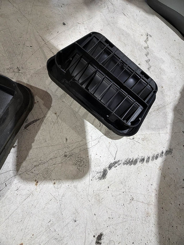 2025 Tesla Model S - Image 17