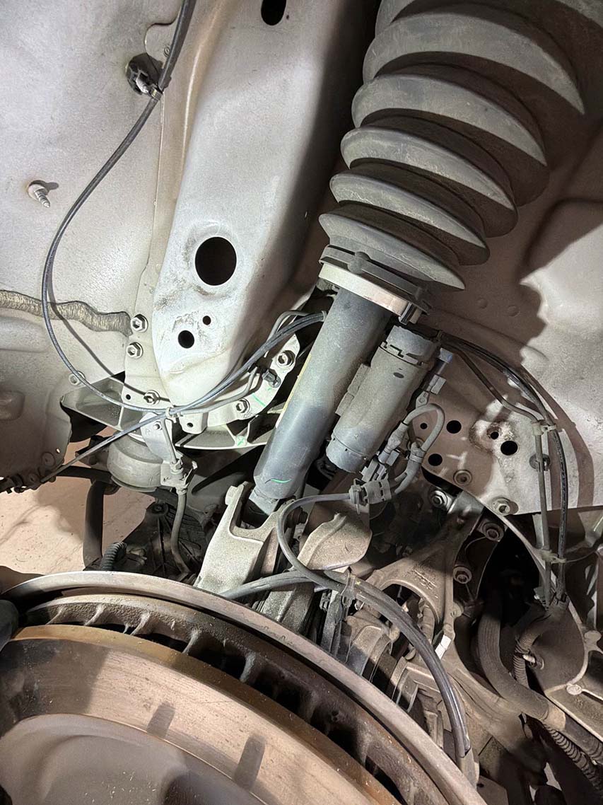 2025 Tesla Model S - Image 25