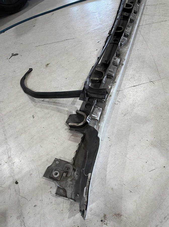 2025 Tesla Model S - Image 28