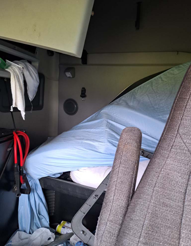 2025 Volvo VNL760 - Image 11