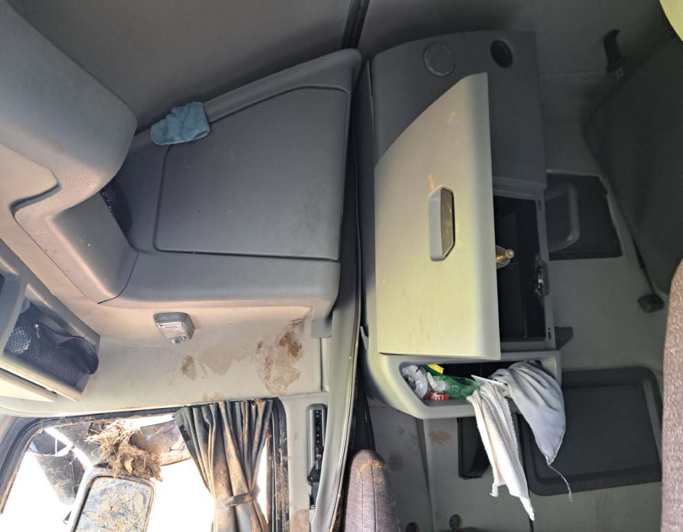 2025 Volvo VNL760 - Image 12