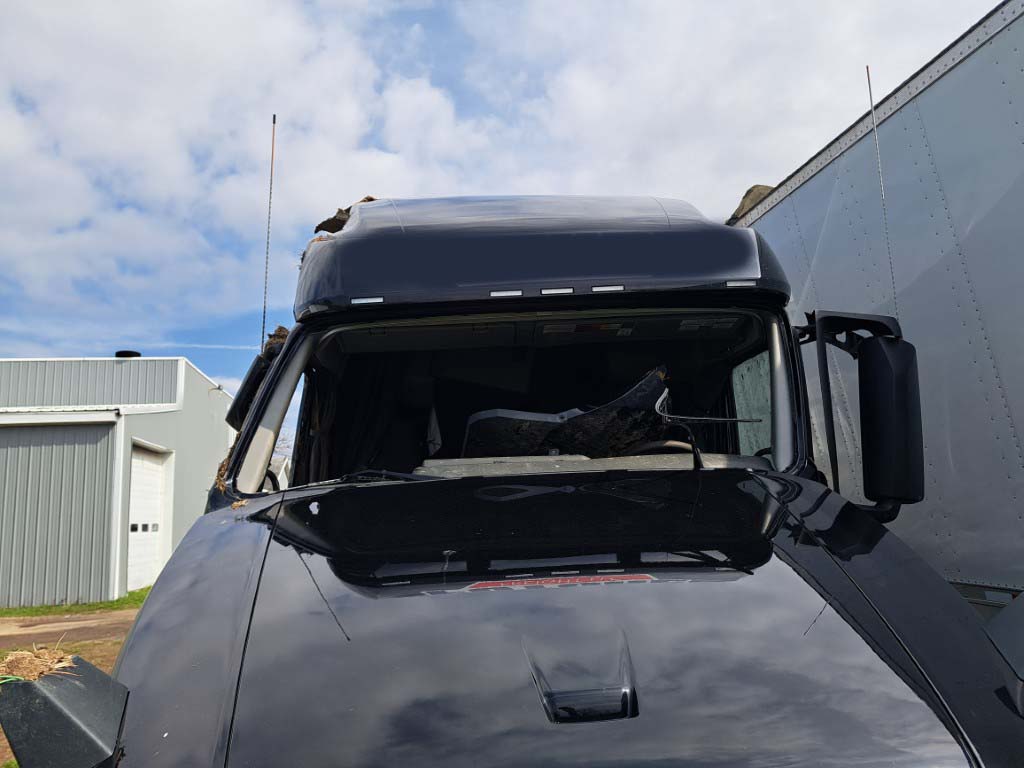 2025 Volvo VNL760 - Image 9