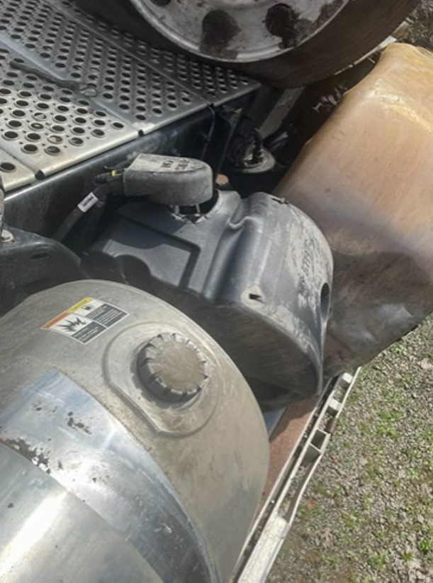 2026 Kenworth W990 - Image 18