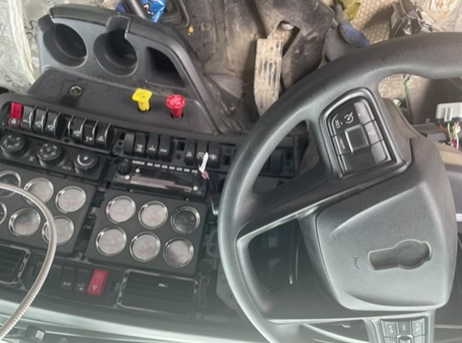 2026 Kenworth W990 - Image 23