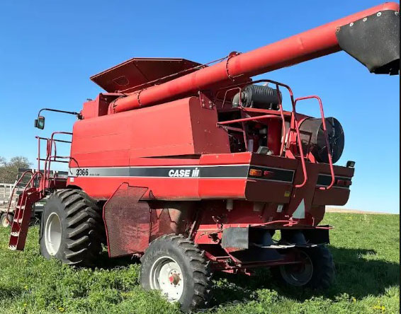 1998 Case IH 2366 Combine - Image 9