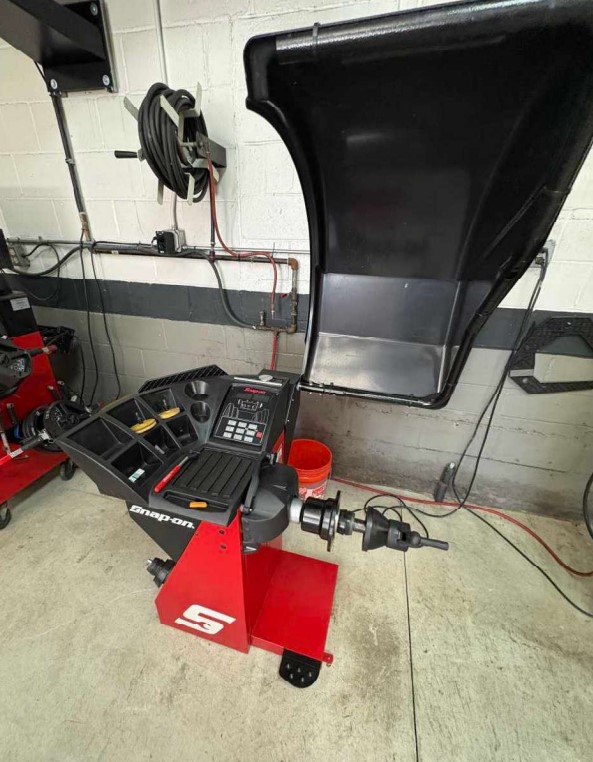 Various Tire Service Equipment - Image 3
