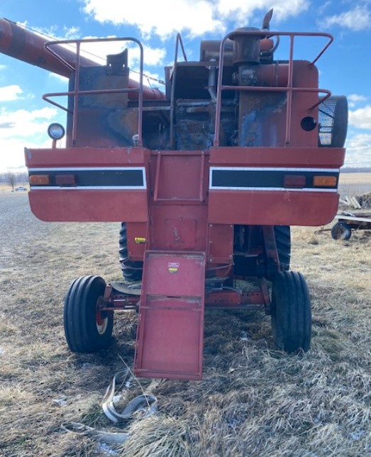 International 1420 Combine - Image 3