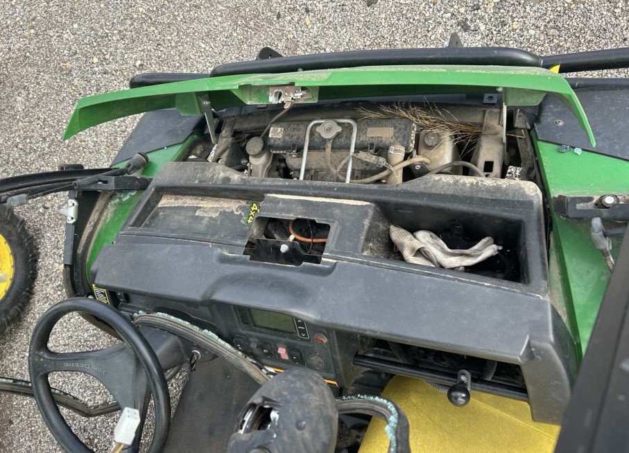 2016 John Deere 825I XUV - Image 5