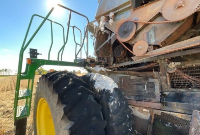 2011 John Deere s770 Combine - Image 15