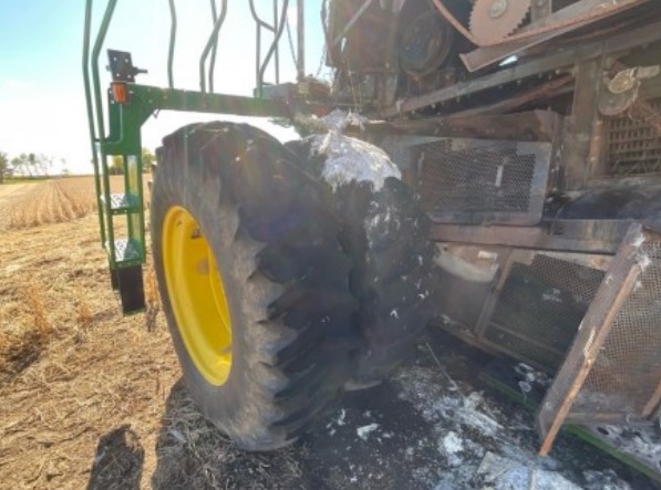 2011 John Deere s770 Combine - Image 17