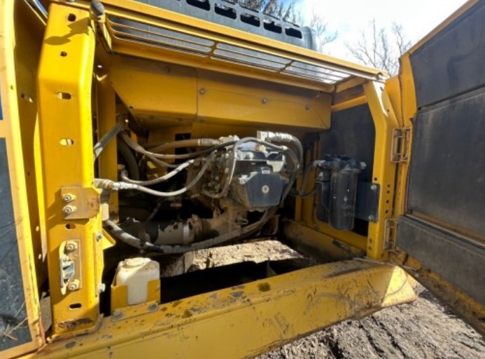 2015 Komatsu PC360LC-10 Excavator - Image 7