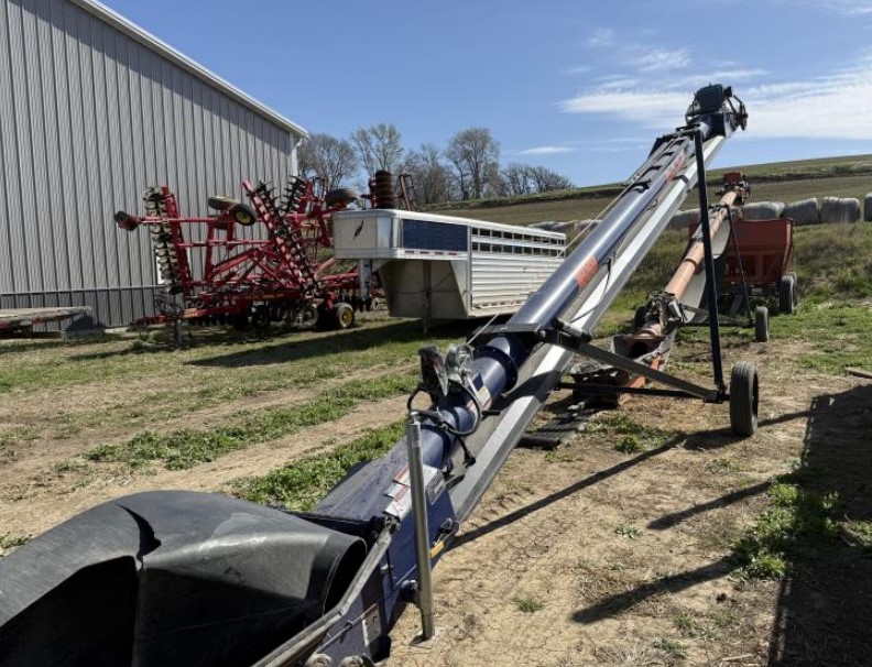2024 Kwik-Belt 1838 Grain Conveyor - Image 2