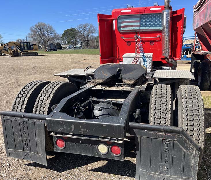 2011 Peterbilt 386 - Image 2