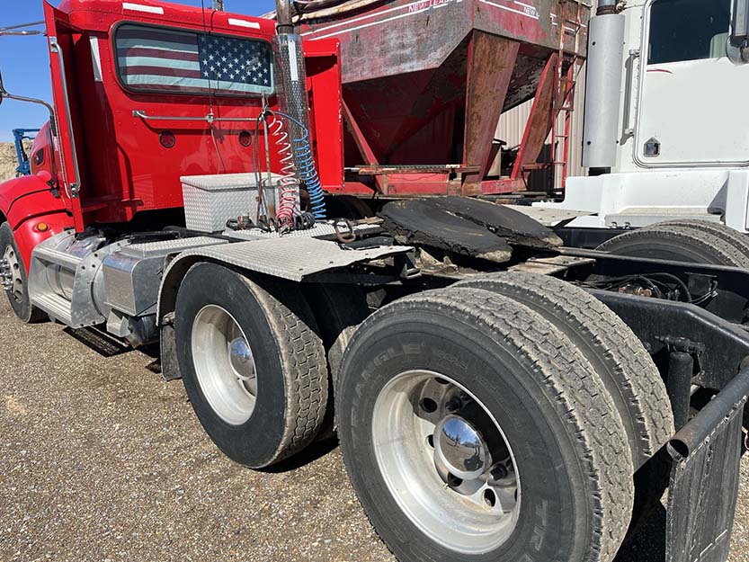 2011 Peterbilt 386 - Image 3