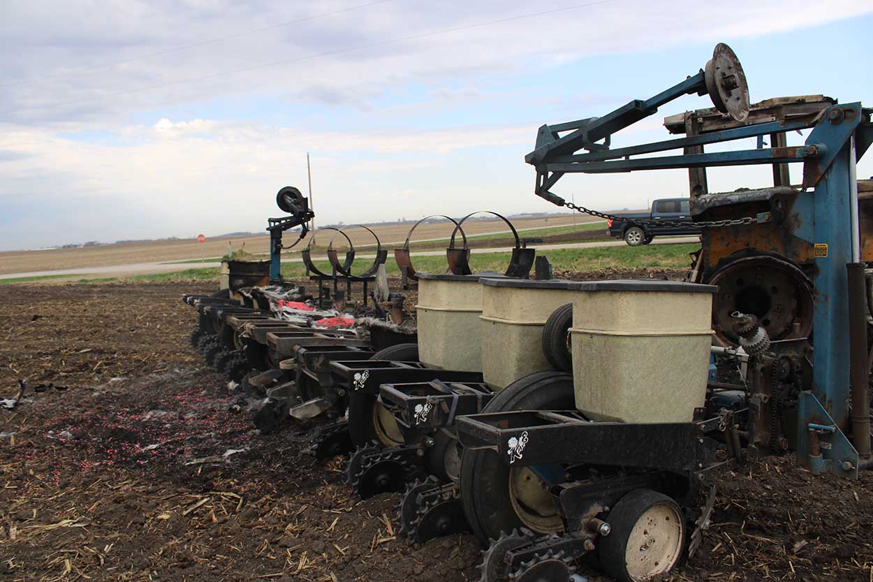 Kinze 2200 Planter - Image 3