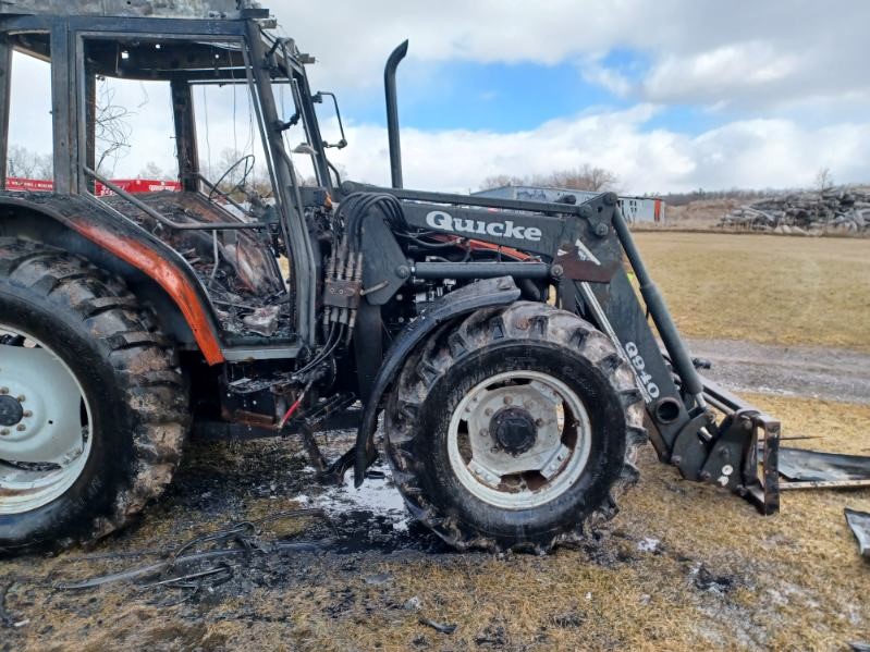2001 Massey Ferguson Tractor - Image 4