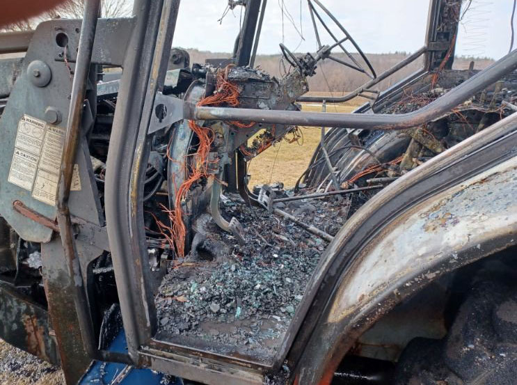 2001 Massey Ferguson Tractor - Image 5