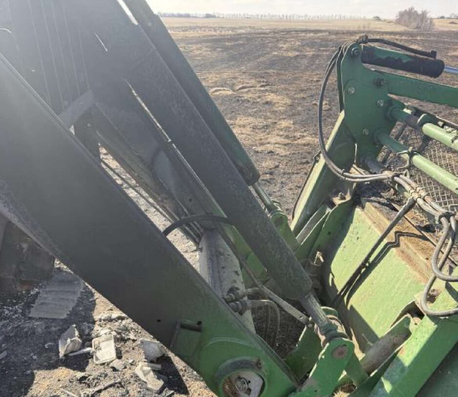 2004 John Deere 7320 Tractor - Image 8