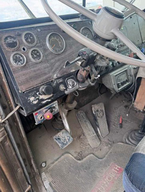 1981 Kenworth W900 Dump Truck - Image 5