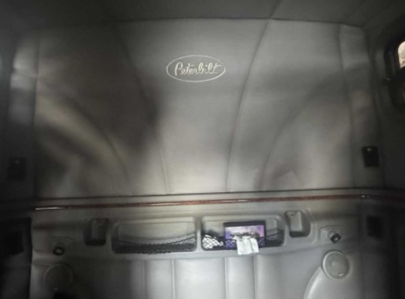 2001 Peterbilt 387 - Image 21