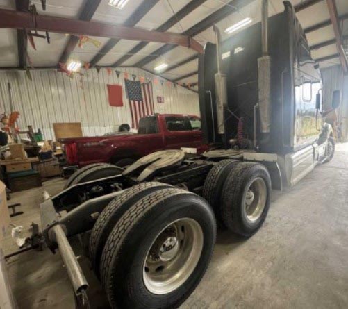 2001 Peterbilt 387 - Image 3