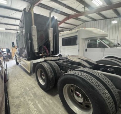 2001 Peterbilt 387 - Image 5