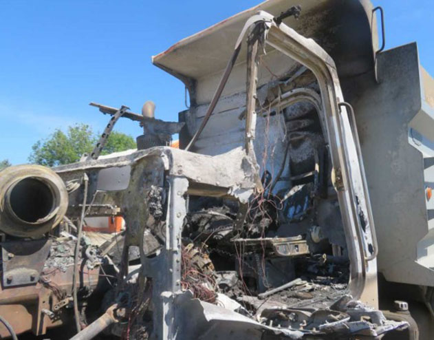 2002 Peterbilt 378 - Image 16