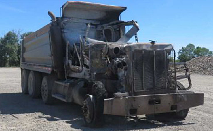 2002 Peterbilt 378 - Image 24