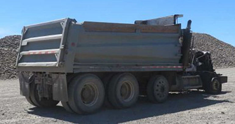 2002 Peterbilt 378 - Image 27