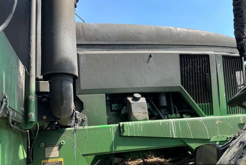 2004 John Deere 4710 Self Propelled Sprayer - Image 3