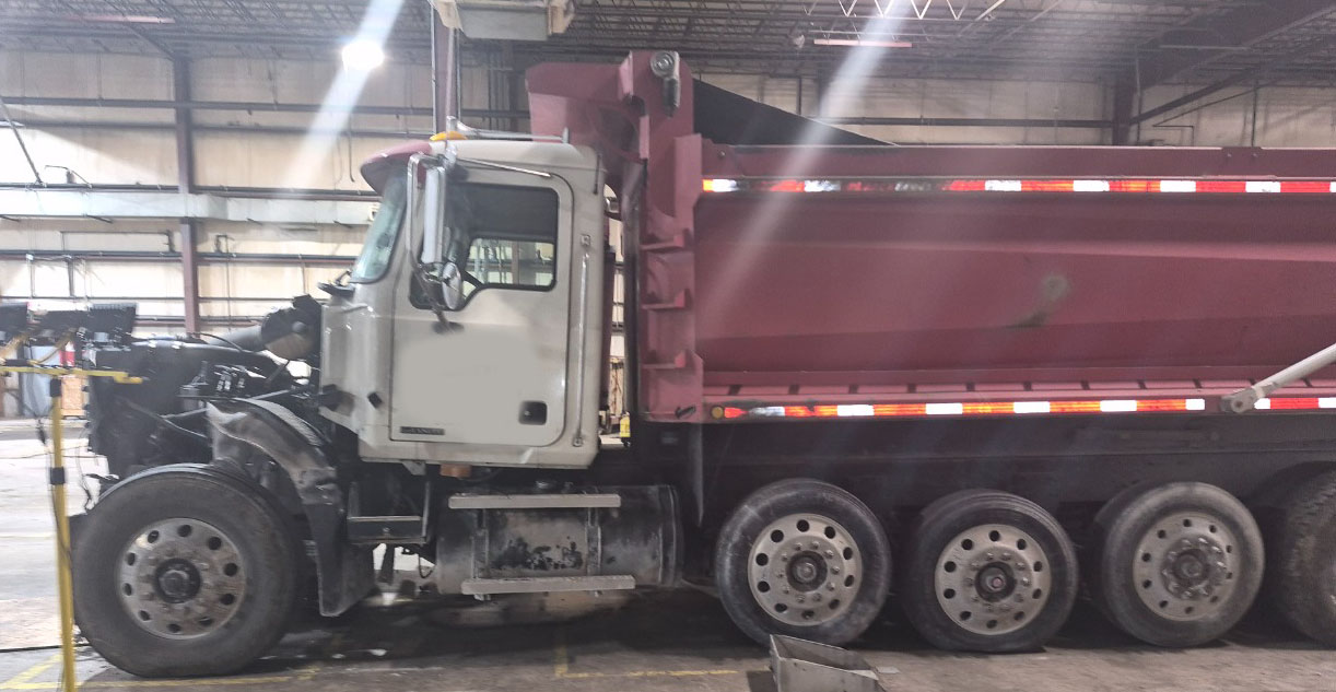2004 Mack CV713 Granite