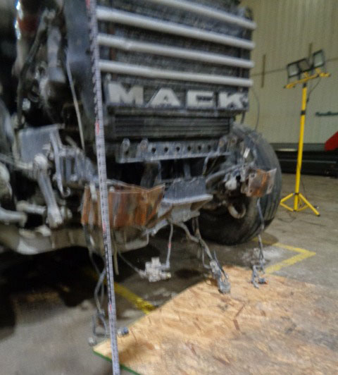 2004 Mack CV713 Granite - Image 17