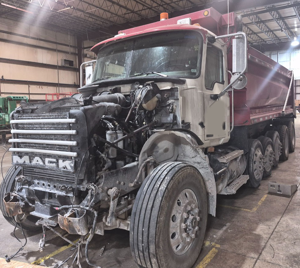 2004 Mack CV713 Granite - Image 2